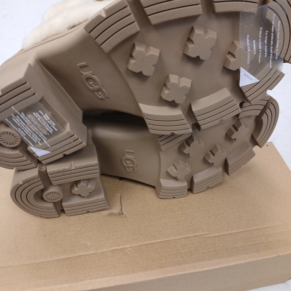 NWT UGG Tan and Cream Winter Boots - Picture 7 of 9